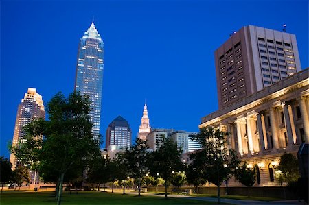 Blue downtown of Cleveland, Ohio, USA. Photographie de stock - Aubaine LD & Abonnement, Code: 400-04228661