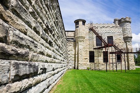 Walls of historic Jail in Joliet, Illinois - suburb of Chicago. Foto de stock - Super Valor sin royalties y Suscripción, Código: 400-04228677