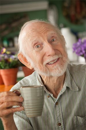 simsearch:400-04278950,k - Senior man at home with coffee or tea Fotografie stock - Microstock e Abbonamento, Codice: 400-04229274