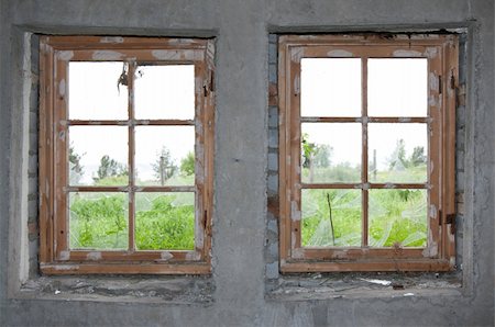 simsearch:694-03328498,k - Two old windows, concrete wall and split glass Stock Photo - Budget Royalty-Free & Subscription, Code: 400-04229404