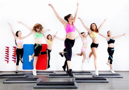 simsearch:400-04027186,k - group of women doing aerobics on stepper in gym Stockbilder - Microstock & Abonnement, Bildnummer: 400-04220715