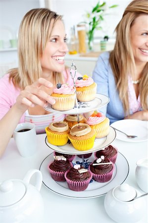simsearch:400-04729451,k - Portrait of two smiling female friends eating pastries in the kitchen at home Stock Photo - Budget Royalty-Free & Subscription, Code: 400-04220780