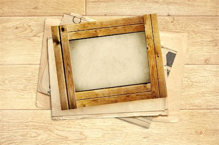 simsearch:400-06798713,k - Grunge background with old paper and wooden frame Photographie de stock - Aubaine LD & Abonnement, Code: 400-04221094