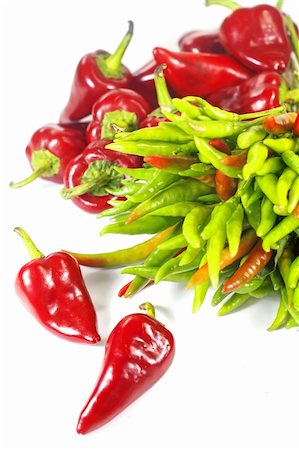 Red and green peppers on white background Foto de stock - Super Valor sin royalties y Suscripción, Código: 400-04221620