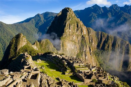 simsearch:400-06428074,k - Scenic view of Machu Picchu in morning light Photographie de stock - Aubaine LD & Abonnement, Code: 400-04221661