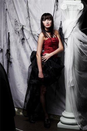 simsearch:400-07209173,k - Beautiful vampire, Halloween party Fotografie stock - Microstock e Abbonamento, Codice: 400-04222506