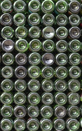 simsearch:400-05190470,k - Many green glass wine bottles at winestore Stock Photo - Budget Royalty-Free & Subscription, Code: 400-04222875