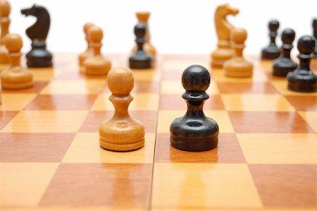 simsearch:625-01744806,k - Vintage chessmen on chess board. White pawn against black one. Photographie de stock - Aubaine LD & Abonnement, Code: 400-04222885