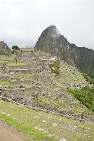 simsearch:400-06428074,k - Machu Picchu is a pre-Columbian Inca site located 2,430 metres (8,000 ft) above sea level. It is situated on a mountain ridge above the Urubamba Valley in Peru, which is 80 kilometres (50 mi) northwest of Cusco and through which the Urubamba River flows. The river is a partially navigable headwater of the Amazon River. Often referred to as "The Lost City of the Incas", Machu Picchu is one of the m Photographie de stock - Aubaine LD & Abonnement, Code: 400-04223185