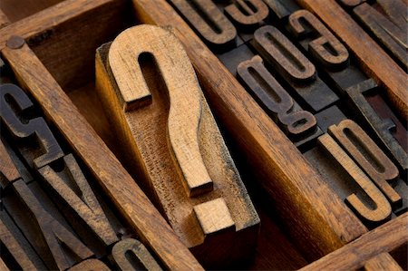 question mark - vintage wooden letterpress type block in old typesetter drawer among other letters stained by ink Foto de stock - Super Valor sin royalties y Suscripción, Código: 400-04223726