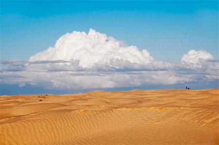 simsearch:400-04231678,k - A lonely small figure of a man and a motorbike on the horizon in the desert Photographie de stock - Aubaine LD & Abonnement, Code: 400-04234305