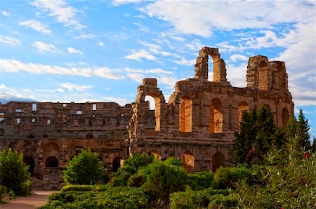 saltywind (artist) - Ruins of ancient Roman Colosseum (sixth largest amphitheater in the world) in El Jem, Tunisia Foto de stock - Super Valor sin royalties y Suscripción, Código: 400-04234308