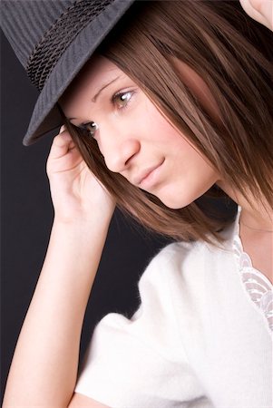 simsearch:400-04267059,k - Portrait of a young seductive brunette in hat Photographie de stock - Aubaine LD & Abonnement, Code: 400-04235399