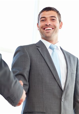 simsearch:400-04769433,k - Close up of businessmen shaking hands standing in the office at work Foto de stock - Royalty-Free Super Valor e Assinatura, Número: 400-04235864