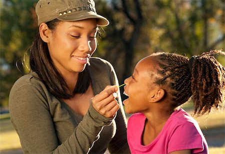 African American mother and child having fun spending time together in a park Photographie de stock - Aubaine LD & Abonnement, Code: 400-04236192