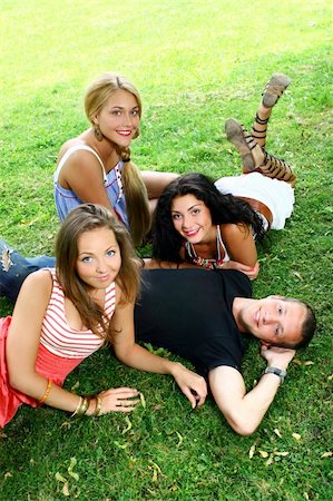 simsearch:400-06747489,k - group of teenagers boys and girls in the park Stock Photo - Budget Royalty-Free & Subscription, Code: 400-04236516