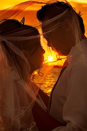 simsearch:400-04382275,k - Couple kissing on beach during sunset Stock Photo - Budget Royalty-Free & Subscription, Code: 400-04236768