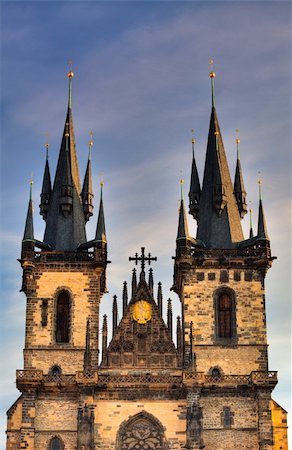 simsearch:400-04904534,k - Twin towers of Tyn cathedral in Prague Foto de stock - Super Valor sin royalties y Suscripción, Código: 400-04237024