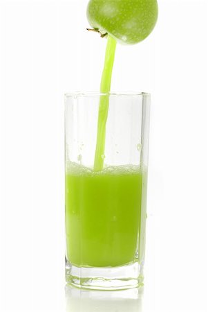 simsearch:400-04823336,k - Fresh pouring apple juice isolated on a white background Foto de stock - Super Valor sin royalties y Suscripción, Código: 400-04237105