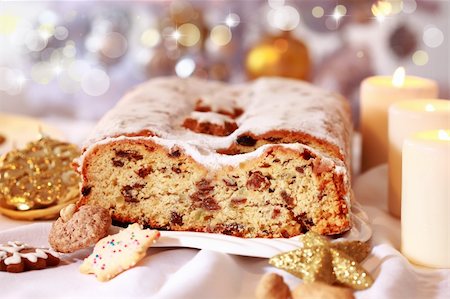 simsearch:400-04051271,k - Still life with delicious Christmas stollen and cookies Foto de stock - Royalty-Free Super Valor e Assinatura, Número: 400-04237746