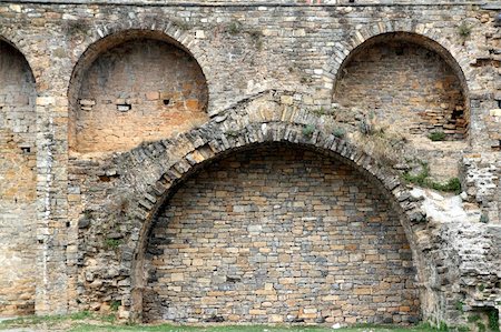 Castle fort wall in Ainsa village Aragon Pyrenees Huesca Spain Stockbilder - Microstock & Abonnement, Bildnummer: 400-04237876