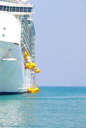 White holiday cruise liner in the port of Kusadasi, Turkey, on the Aegean. Photographie de stock - Aubaine LD & Abonnement, Code: 400-04231082