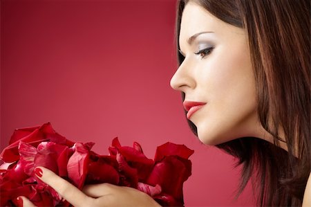 simsearch:400-04231314,k - Profile of the girl smelling petals of roses, isolated on a red background Foto de stock - Super Valor sin royalties y Suscripción, Código: 400-04231316