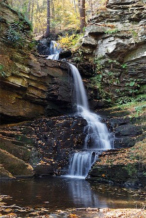 simsearch:400-04240598,k - Waterfall in mountain with Autumn foliage and woods over rocks. Foto de stock - Super Valor sin royalties y Suscripción, Código: 400-04231819