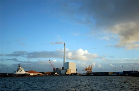 denmark environmental problems - Power station close to Esbjerg harbour in Denmark. The chimney is 250 m high and the plant is called Esbjergvaerket. Stock Photo - Budget Royalty-Free & Subscription, Code: 400-04231910