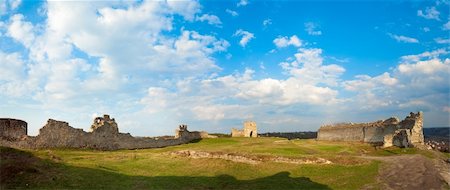 simsearch:400-05243959,k - Spring panorama view of fortress ruins (Kremenets town, Ternopil Oblast, Ukraine). Built in 13th century. Two shots stitch image. Foto de stock - Royalty-Free Super Valor e Assinatura, Número: 400-04232366