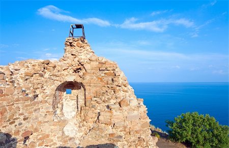 simsearch:400-07248217,k - view from ancient watchtower Chaban-Kule (XIV ? XV century) at sea surface (Zelenogorye village, Crimea, Ukraine) Foto de stock - Royalty-Free Super Valor e Assinatura, Número: 400-04232368