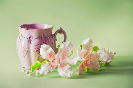 simsearch:400-04232483,k - The cup of green tea with caramel orchid on green background Stock Photo - Budget Royalty-Free & Subscription, Code: 400-04232571
