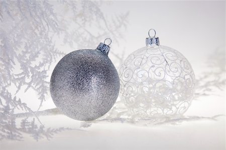 round ornament hanging of a tree - Christmas Stock Photo - Budget Royalty-Free & Subscription, Code: 400-04232867