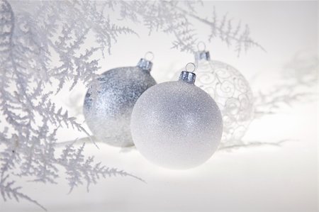 round ornament hanging of a tree - Christmas Stock Photo - Budget Royalty-Free & Subscription, Code: 400-04232902