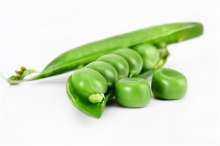 Green Peas with white background Fotografie stock - Microstock e Abbonamento, Codice: 400-04233396