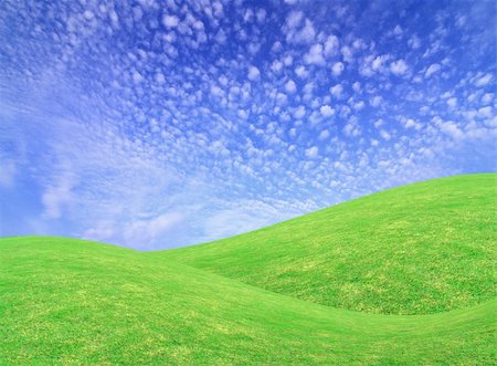 simsearch:400-05712992,k - clouds on blue sky above green meadow Photographie de stock - Aubaine LD & Abonnement, Code: 400-04240543