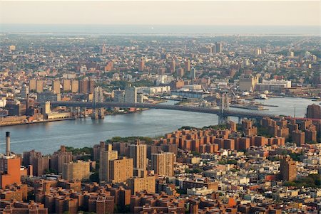 simsearch:400-04240583,k - New York City Manhattan east Hudson River aerial view with Williamsburg Bridge and Brooklyn Foto de stock - Super Valor sin royalties y Suscripción, Código: 400-04240575