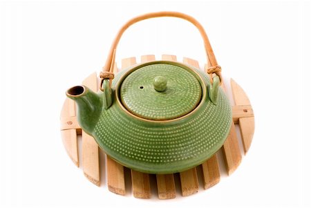 simsearch:400-06176508,k - Green teapot on wooden  stand isolated on white, top view Photographie de stock - Aubaine LD & Abonnement, Code: 400-04241203