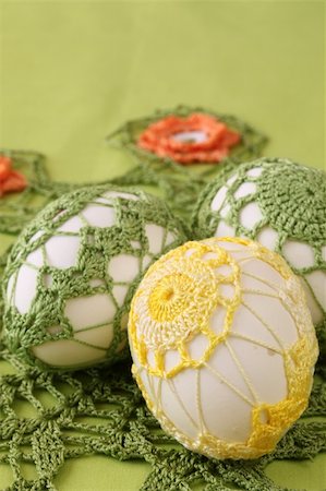 simsearch:400-04291976,k - Easter eggs with beautiful yellow and green crochet decoration Photographie de stock - Aubaine LD & Abonnement, Code: 400-04242557