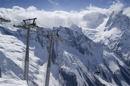 simsearch:400-07222348,k - Ropeway at ski resort. Caucasus Mountains. Dombay Fotografie stock - Microstock e Abbonamento, Codice: 400-04243398