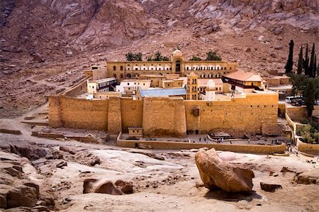 sinai - Saint Catherine's Monastery on the Sinai Peninsula, Egypt Foto de stock - Super Valor sin royalties y Suscripción, Código: 400-04243518