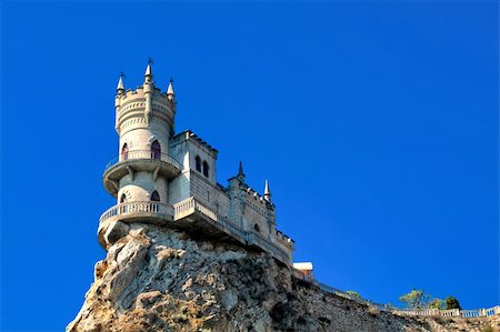 dreaming about eating - Swallow's Nest is a mock-medieval castle near Yalta, in Crimea, Ukraine. Foto de stock - Super Valor sin royalties y Suscripción, Código: 400-04243525