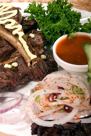 simsearch:400-05259212,k - Fried ribs served with vegetables and sauce Stock Photo - Budget Royalty-Free & Subscription, Code: 400-04255810