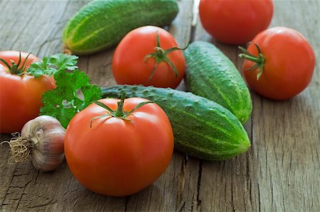 simsearch:400-03964348,k - Still life with vegetables: tomatoes, cucumbers, garlic and herbs Stockbilder - Microstock & Abonnement, Bildnummer: 400-04255928