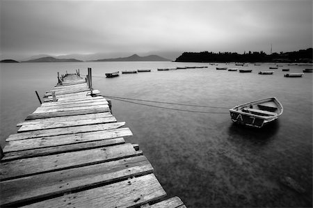 simsearch:400-05880107,k - a wooden pier and boats Stockbilder - Microstock & Abonnement, Bildnummer: 400-04257149