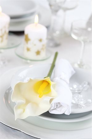 simsearch:400-07295561,k - Luxury place setting in white  for Christmas or other event Stock Photo - Budget Royalty-Free & Subscription, Code: 400-04257361