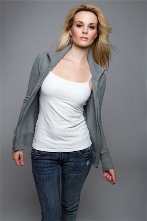 Woman wearing jeans and sweater Photographie de stock - Aubaine LD & Abonnement, Code: 400-04257928