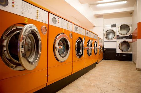 An interior of a retro looking laundromat Photographie de stock - Aubaine LD & Abonnement, Code: 400-04258473