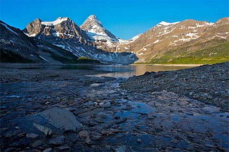 skylight (artist) - Log cabin on the shore of a mountain lake Stock Photo - Budget Royalty-Free & Subscription, Code: 400-04258859