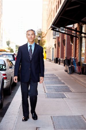 simsearch:400-04745083,k - An asian looking business man walking in a street Foto de stock - Royalty-Free Super Valor e Assinatura, Número: 400-04259564